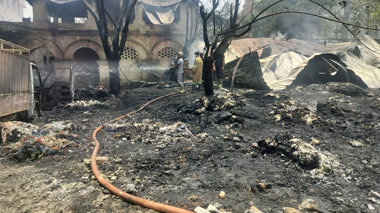 People scared in waste material factory in bhadohi flames visible loss of 25 lakhs rupees
