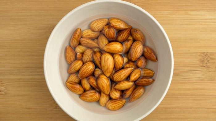 what to eat and what not to eat in empty stomach subah khali pet kya khaye kya nahi