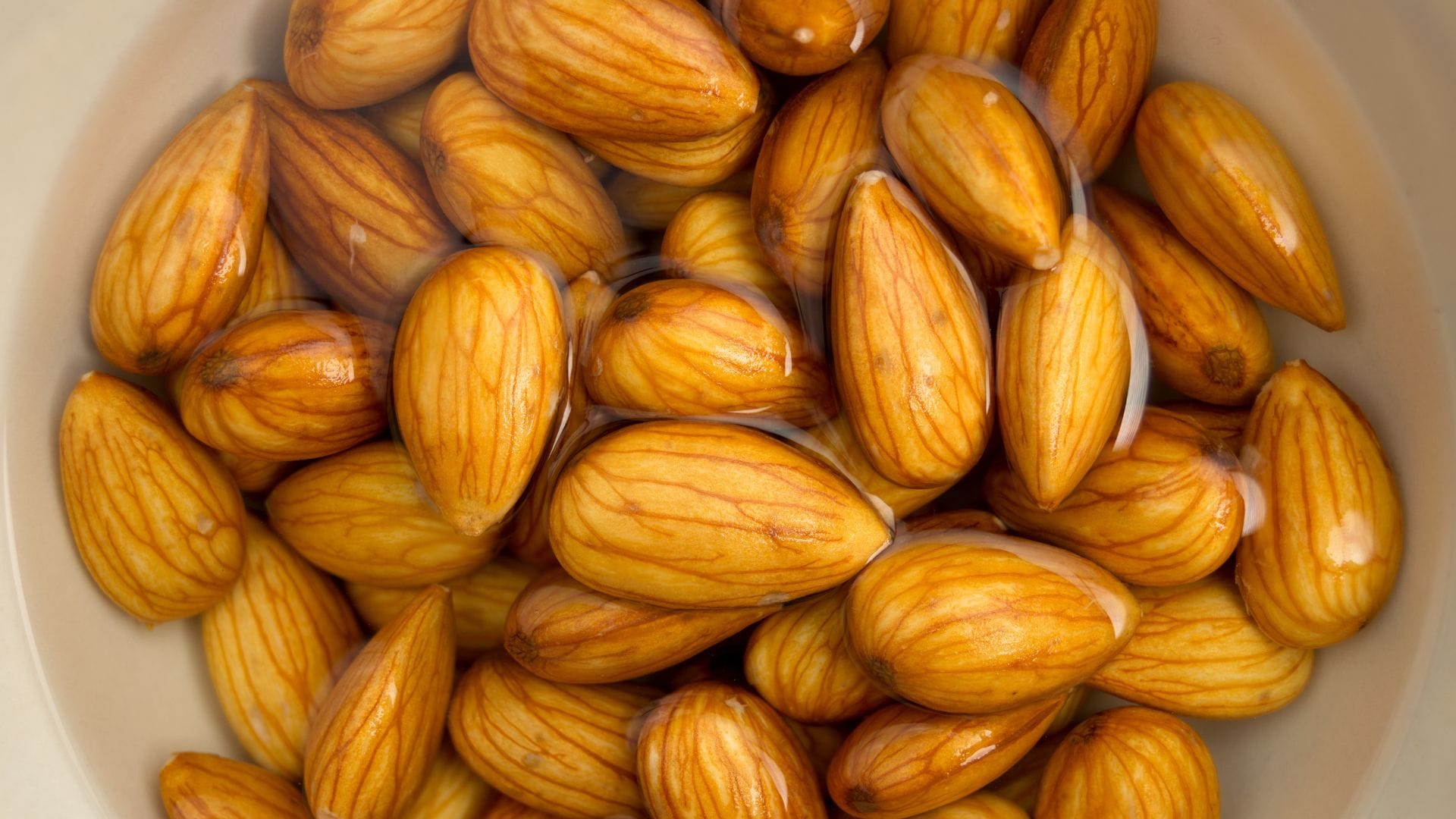 Soaked Almonds peeled or unpeeled What is the best way and which has more health benefits