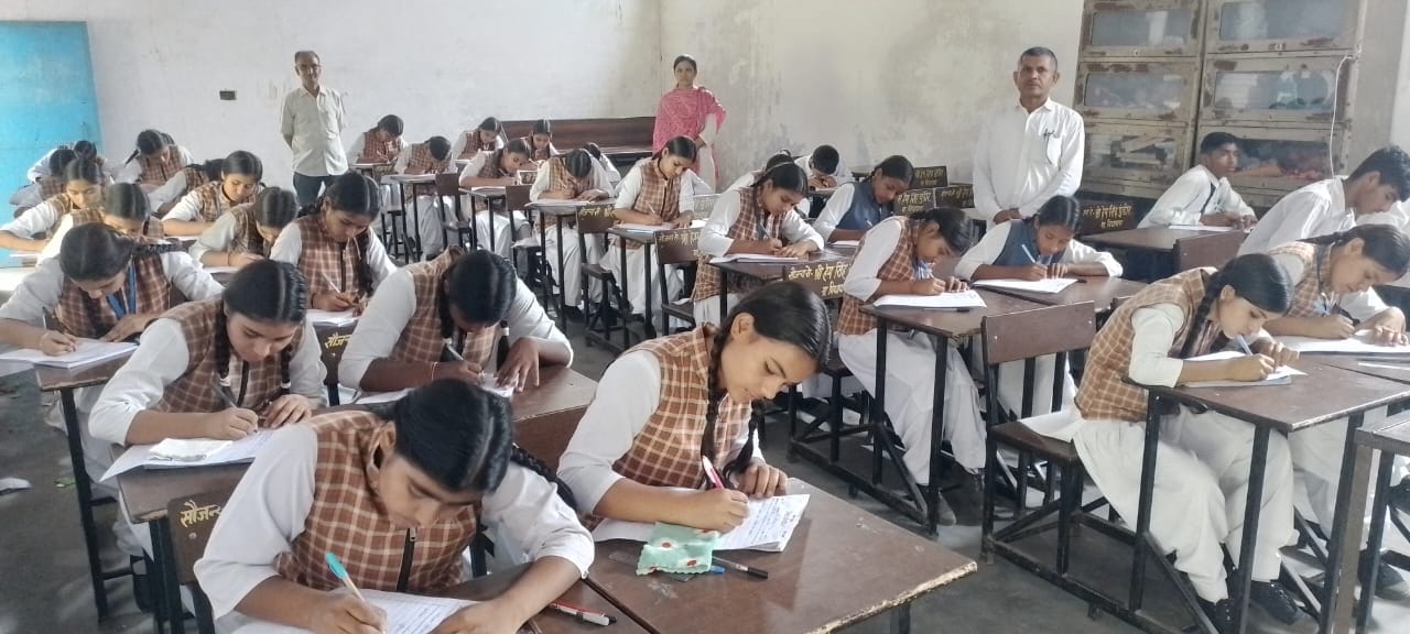 Meerut: Amar Ujala's essay competition concluded in the district, students of secondary schools participated