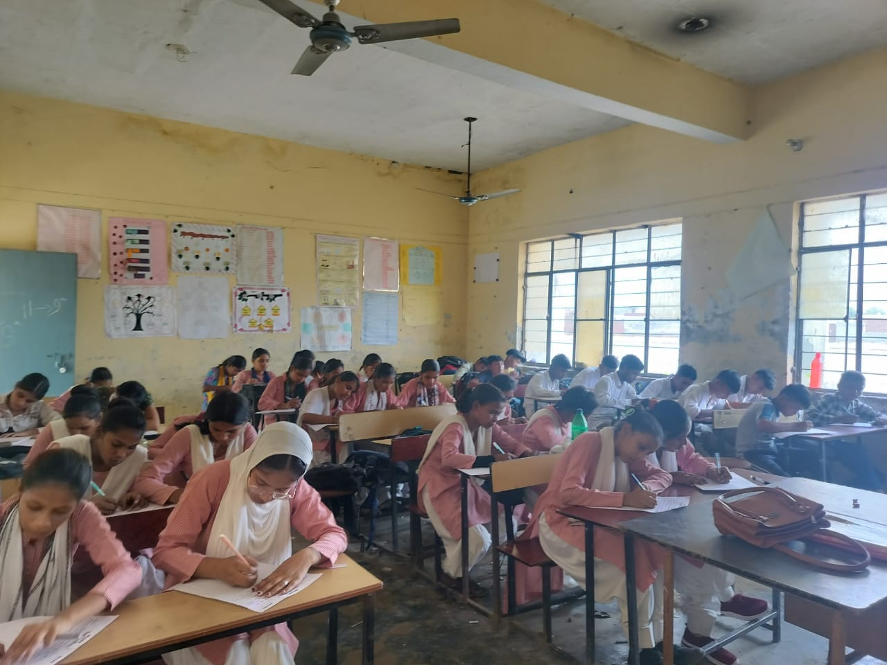 Meerut: Amar Ujala's essay competition concluded in the district, students of secondary schools participated