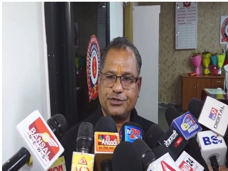 Bhopal: Congress leader Sarla Mishra's brother reached the police station, lodged a complaint against Digvijay