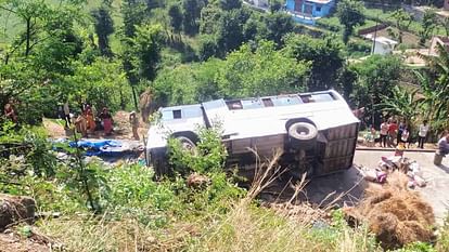 Tehri Accident bus full of passengers fell from the road into a house, people screamed and cried