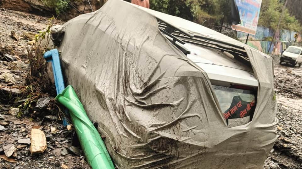 Uttarakhand Weather Gadera overflowed due to heavy rainfall in Chamoli many vehicles buried under debris