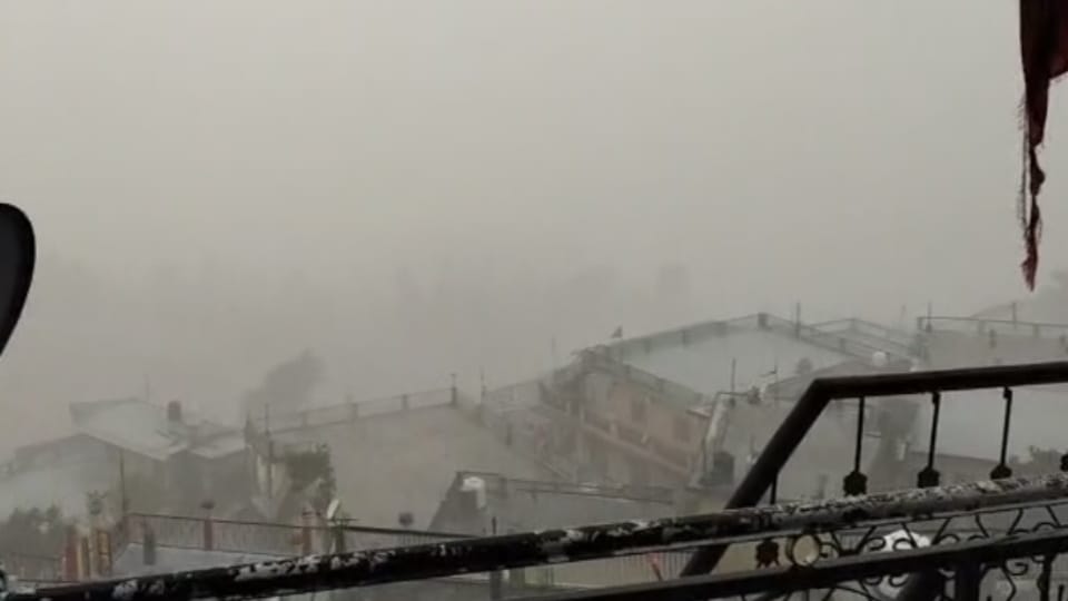 Uttarakhand Weather changed in Chamoli Rainfall and hailstorm in lower areas snowfall on high peaks