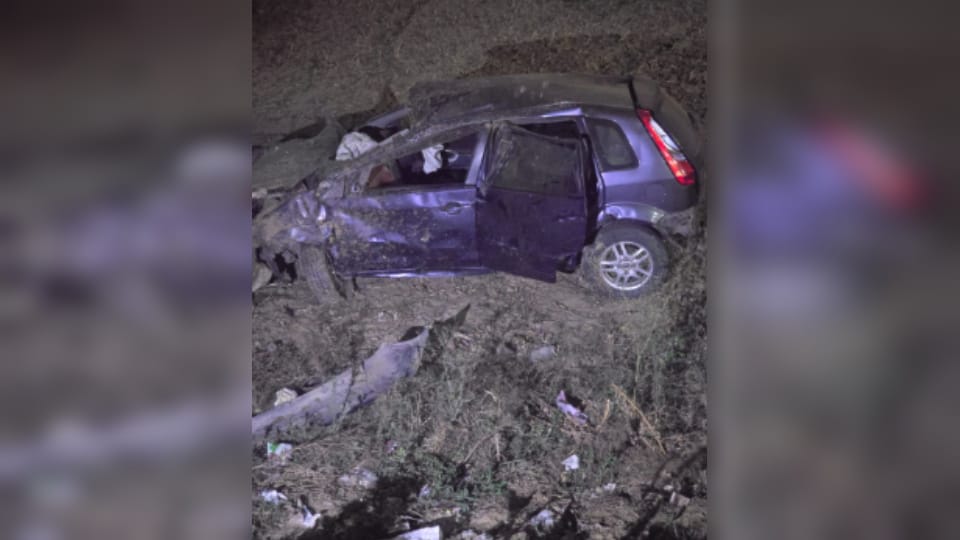 Saharanpur: Car of a family returning from Haridwar falls into a ditch, mother and son die, three injured