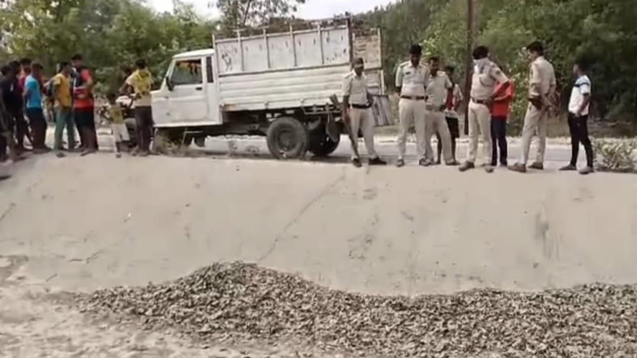 Bihar: Panic spread in the area after the body of an unknown woman was found in the canal in Chandpur, Siwan