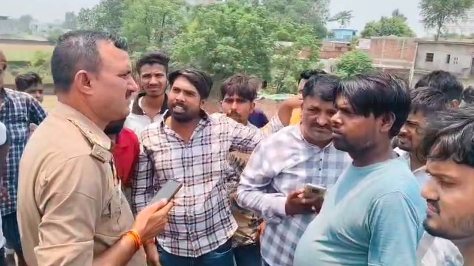 Villagers angry due to death of two people in accident in Lucknow farmers created ruckus on kisan path