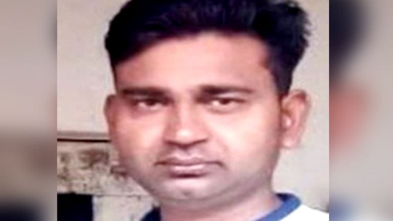 man committed suicide by writing his body was found hanging from tree in Budaun