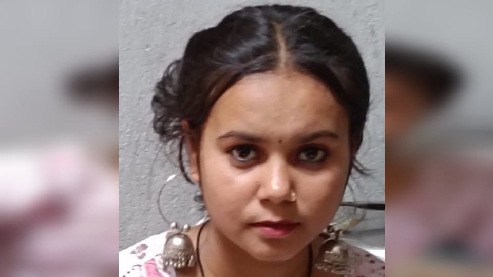 Father beat daughter from belt for refuse to marriage