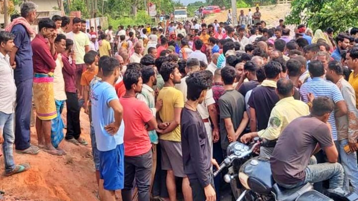 Muzaffarpur Businessman murdered and body thrown in river deep wounds on face suspected murdered by associates