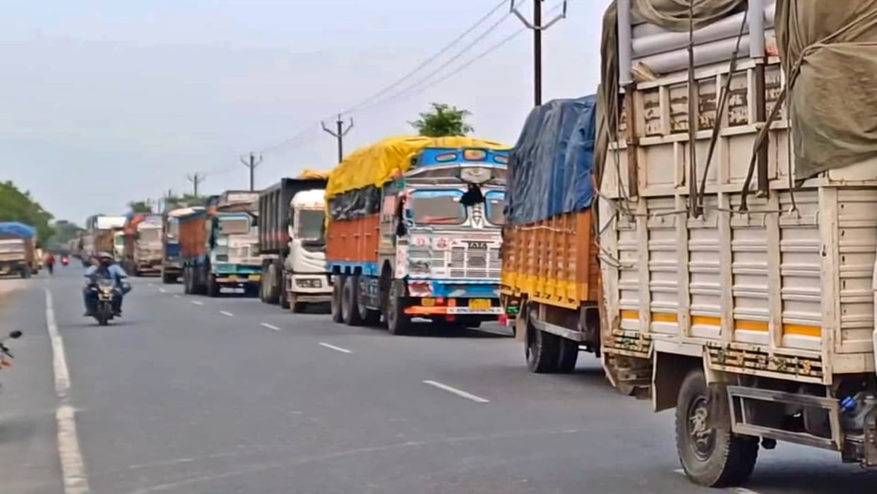 Nalanda News: Middle-aged man walking on roadside was crushed by vehicle, died during treatment