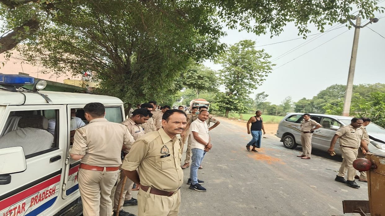 moradabad: I will throw acid on all three, man entered house, beat sisters badly