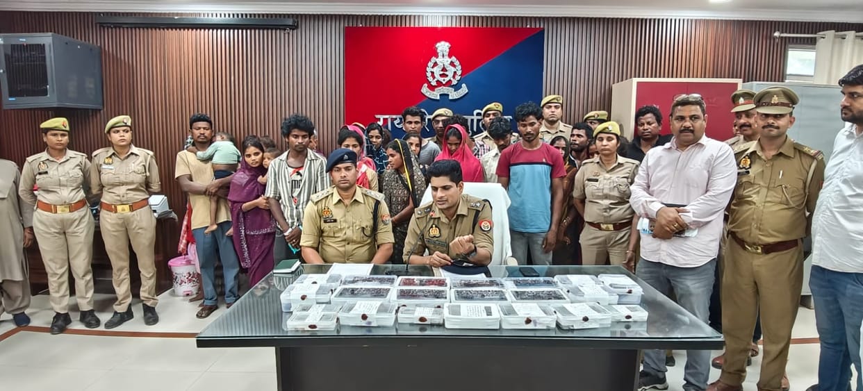 Raebareli: Hazaribagh gang was committing fraud, 23 members including 13 women arrested