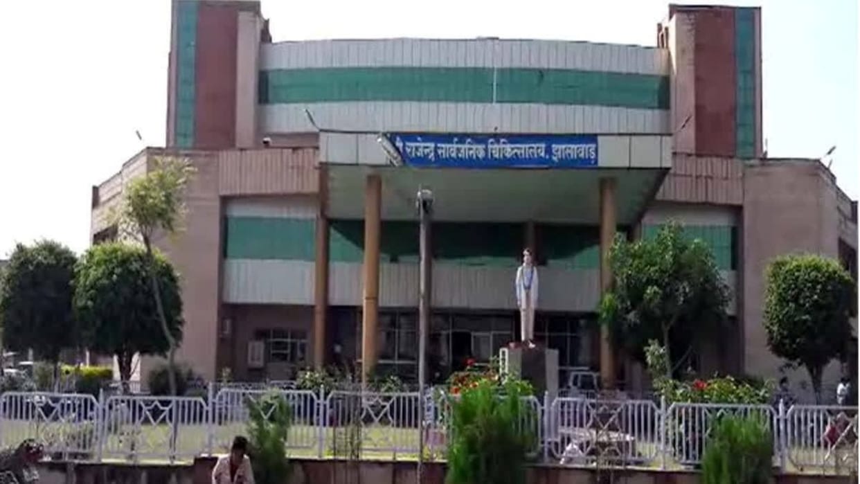 Rajasthan News: Massive Fire Breaks Out at Hospital in Jhalawar; 50 ICU Patients Safely Evacuated