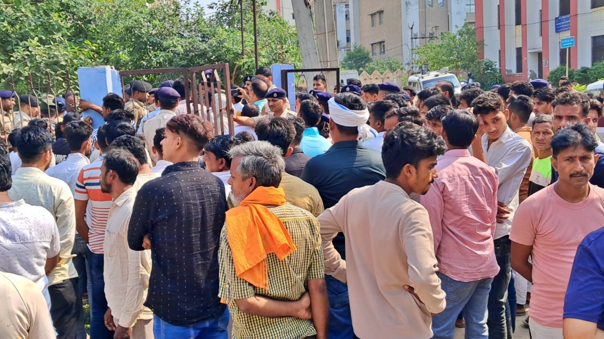 Rohtas News: Youth killed by crushing with stone, body recovered from drain, mentally disturbed woman raped