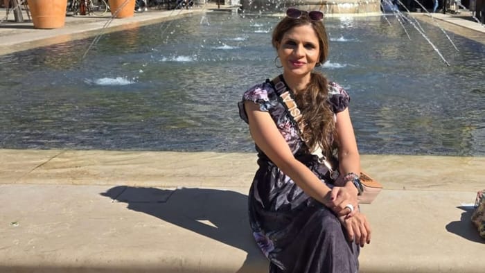 Cannes 2025 Sharmila Tagore reached cannes with Daughter Saba Pataudi for Aranyer Din Ratri Screening