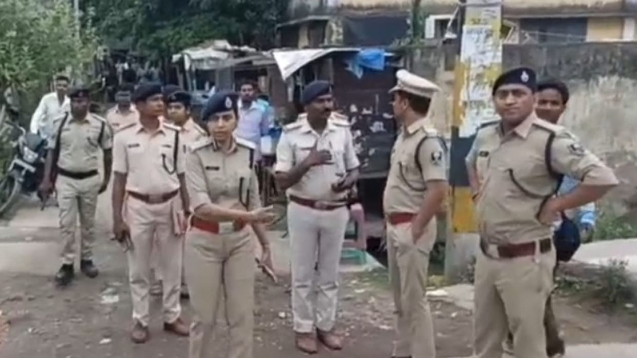 Bihar: DIG and SSP investigated the rumour of weapons and bombs being found in a house