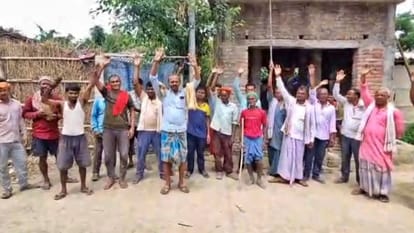 Saharsa: Fight in front of police in Shiksha Samiti elections, villagers' anger erupted on HM's son