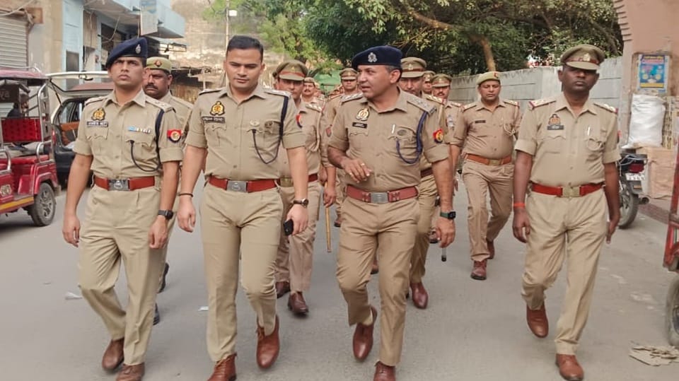 Sambhal: Vigilance at Jama Masjid, SP patrolled with force, checking in the district