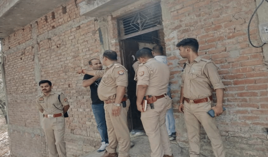 Tile mechanic murdered in Kareli, blood marks found some distance away from the room