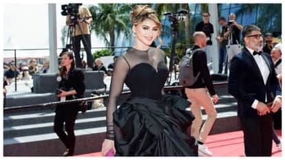 actress urvashi-rautela-slams-false-claims-about-blocking-staircase-at-cannes 2025