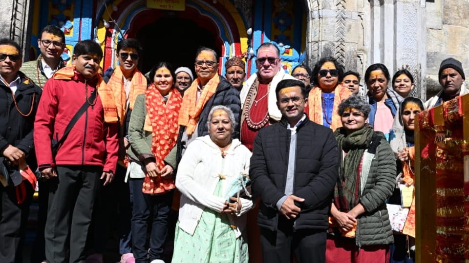 Chardham Yatra: Chairman of the 16th Finance Commission visited Baba Kedarnath and praised the reconstruction