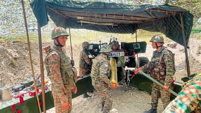 Artillery gunners showed how they gave a befitting reply to Pakistan's ceasefire violation