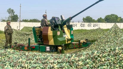 Artillery gunners showed how they gave a befitting reply to Pakistan's ceasefire violation