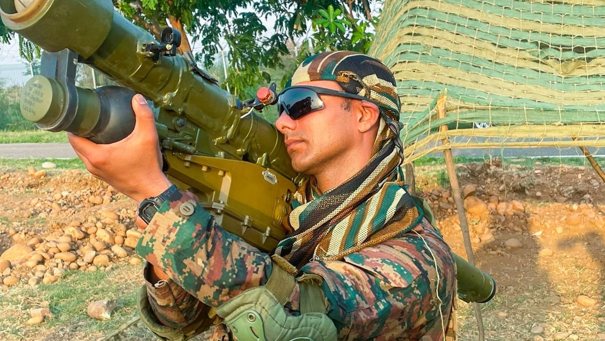 Artillery gunners showed how they gave a befitting reply to Pakistan's ceasefire violation