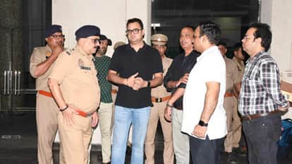 अस्पताल पहुंचे अधिकारी