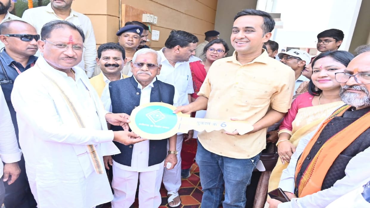 Raipur:226 houses inaugurated of Atal Vihar Yojana, CM Sai handed over keys of dream houses beneficiaries