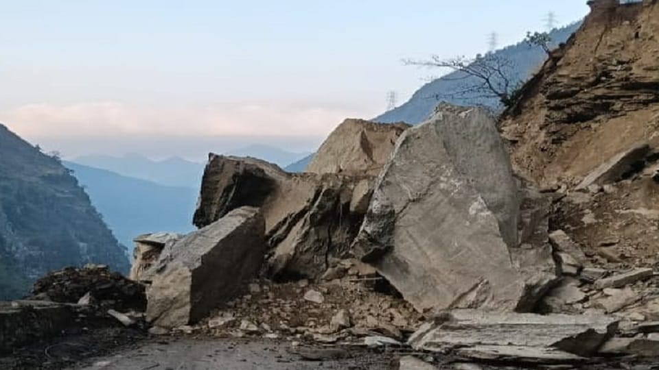 Mountain broke and fell on Kailash Mansarovar Yatra route
