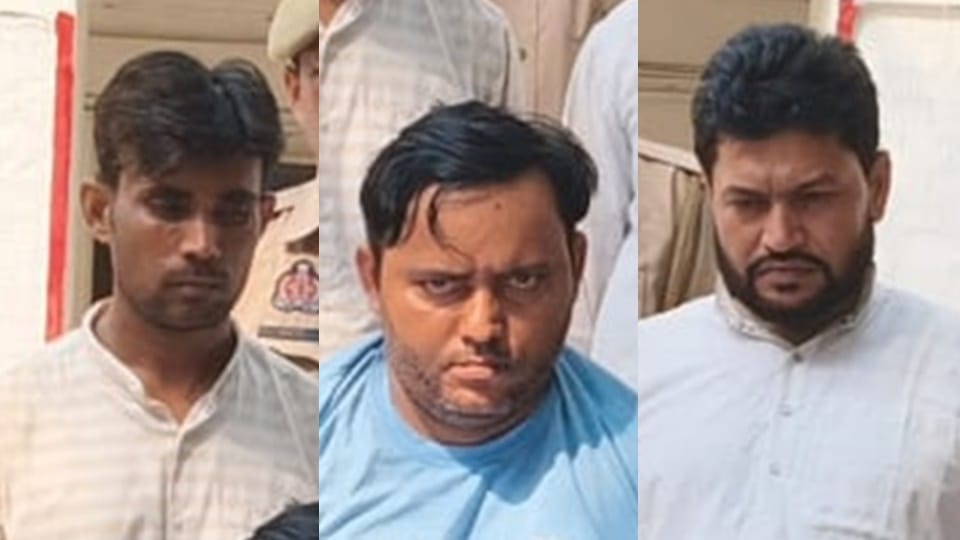 Old notes worth 1.5 crore recovered: Gang used to spend money help of bank, arrested constable missing duty