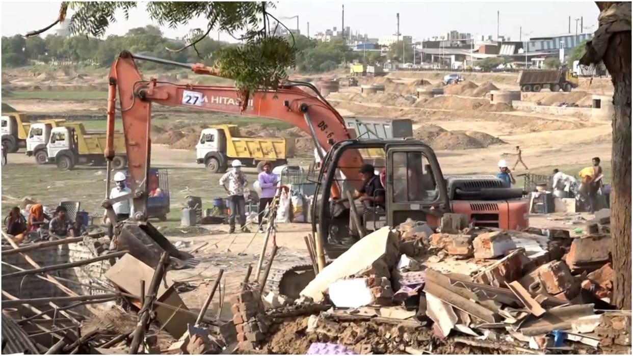Gujarat Bulldozer Action  demolition illegal encroachment removed Over 2.5 Lakh Square Meter