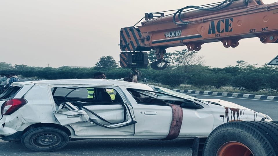 speeding car of a wedding party overturned in Gabhana