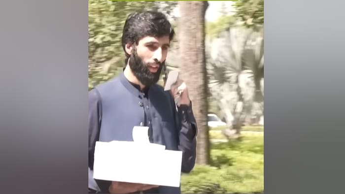 jyoti malhotra met a young man in Pakistan who had brought a cake to Pakistan Embassy After Pahalgam attack