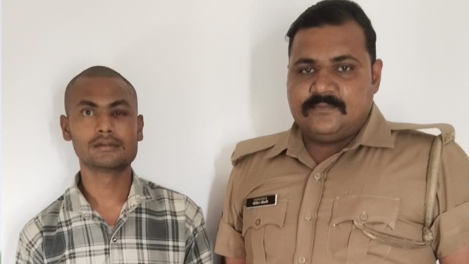 Kanpur Murder News Wife slapped his lover nephew While going to jail Reena kept crying whole night