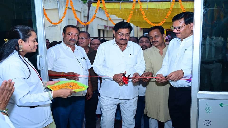 New dimension to health care Food Minister inaugurated 20 bed ward BPHU lab in Navagarh in Bemetara