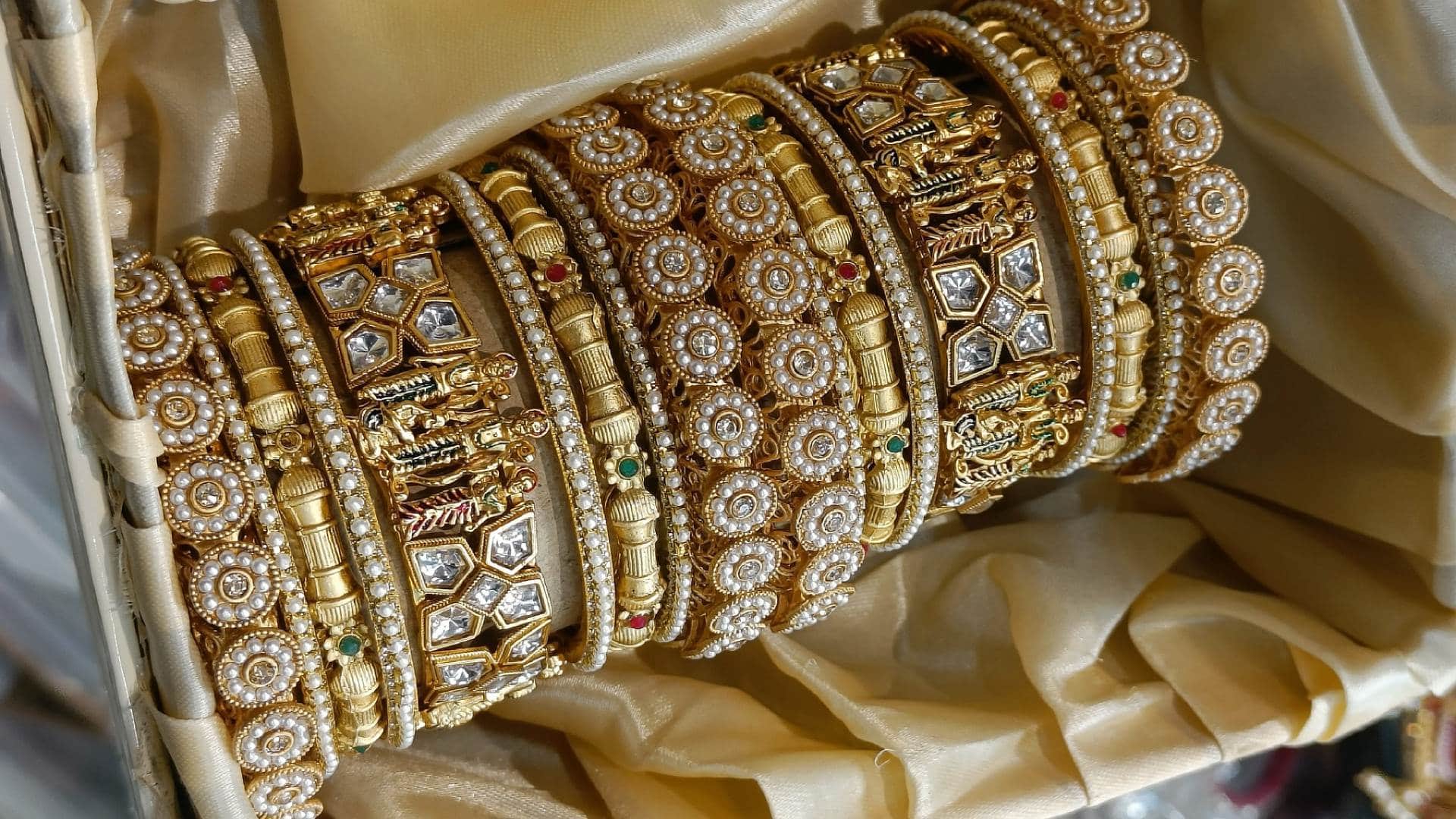 Karwa chauth 2026 upay for happy married life