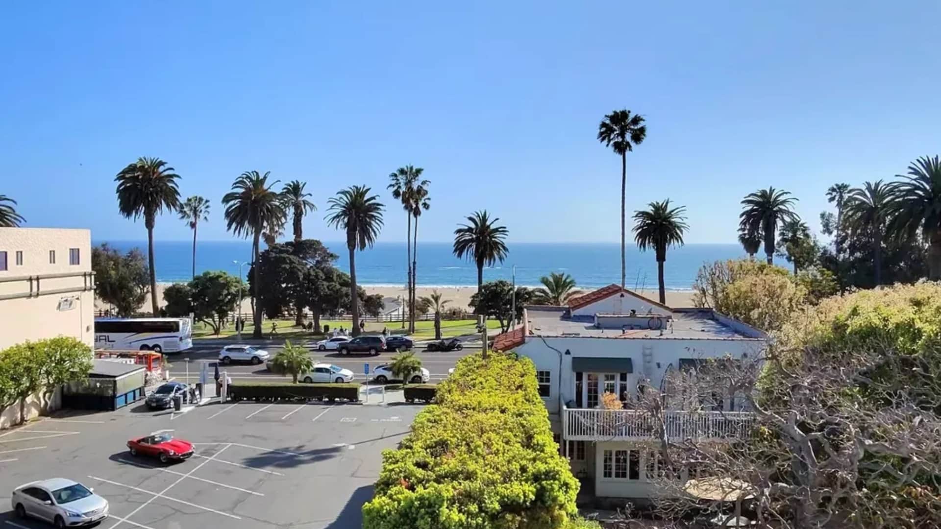 Dr nene share vacation pics with wife madhuri dixit kids on California city Santa Monica says Loving the vibe