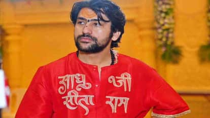 पंडित धीरेंद्र कृष्ण शास्त्री।