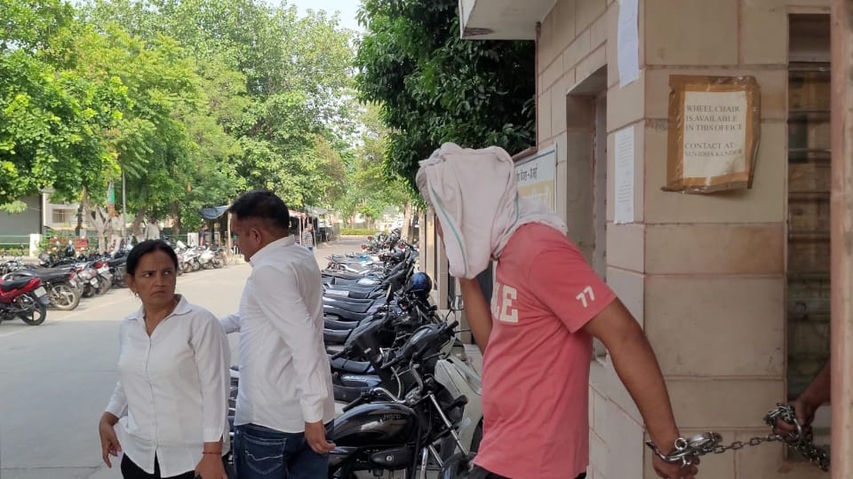 Pakistani Spy Devendra Singh was in contact with four Pakistani intelligence officers including a woman