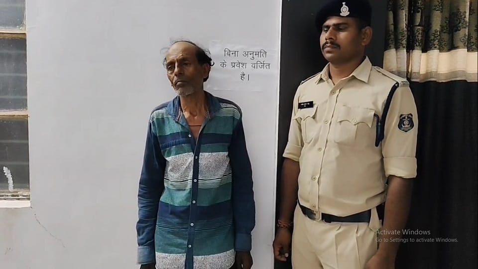 पुलिस की गिरफ्त में आरोपी