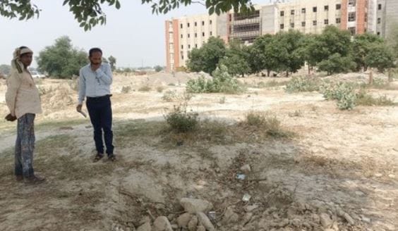 family left the newborn baby girl abandoned in deserted area in shahjahanpur