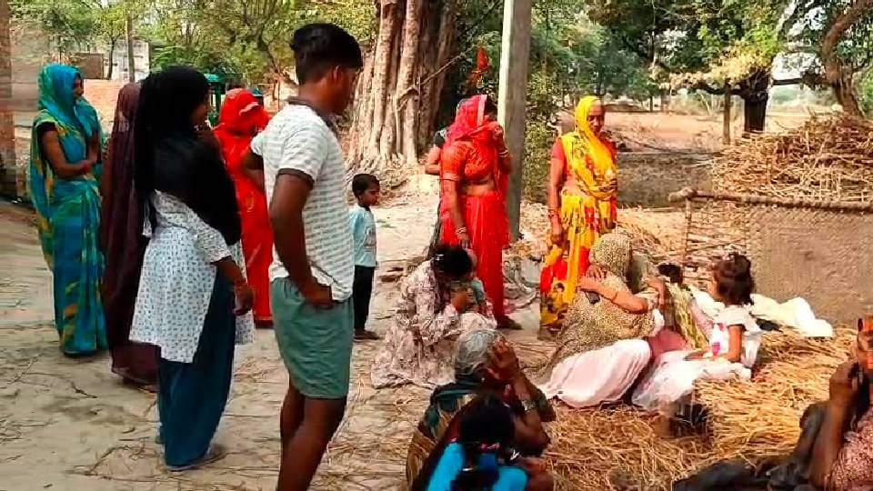 young man sleeping outside his house was killed by hitting him with hammer In Amethi