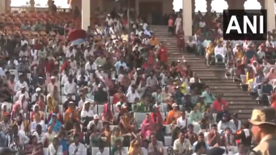 Retreat ceremony after 12 days at Attari border
