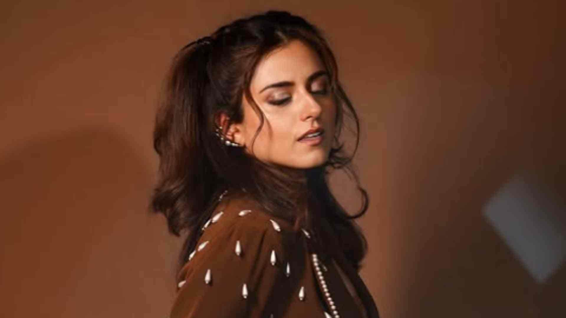 Ridhi Dogra reaction on getting trolled for working with pakistani actor fawad khan in abir gulal film