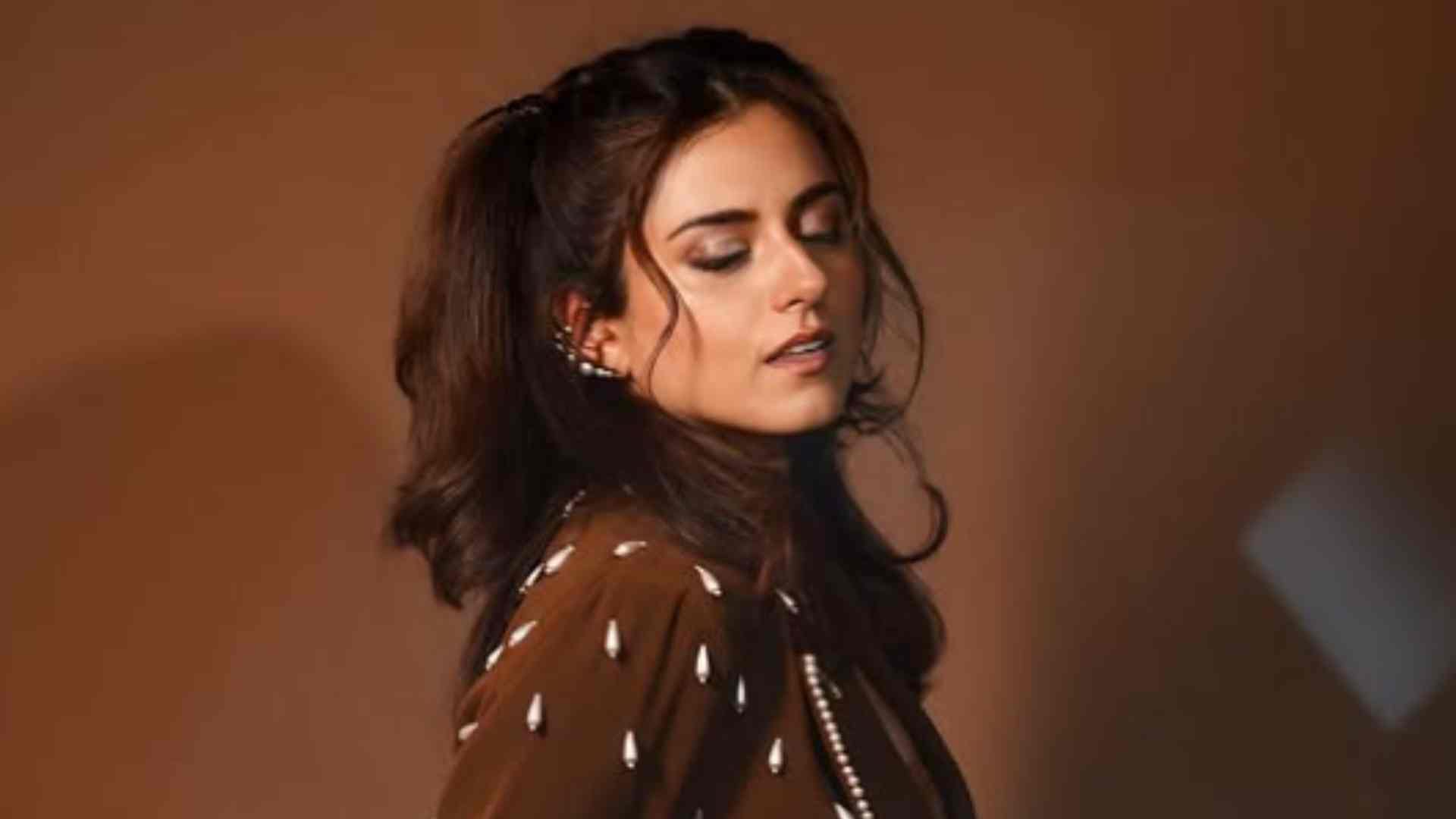 Ridhi Dogra reaction on getting trolled for working with pakistani actor fawad khan in abir gulal film
