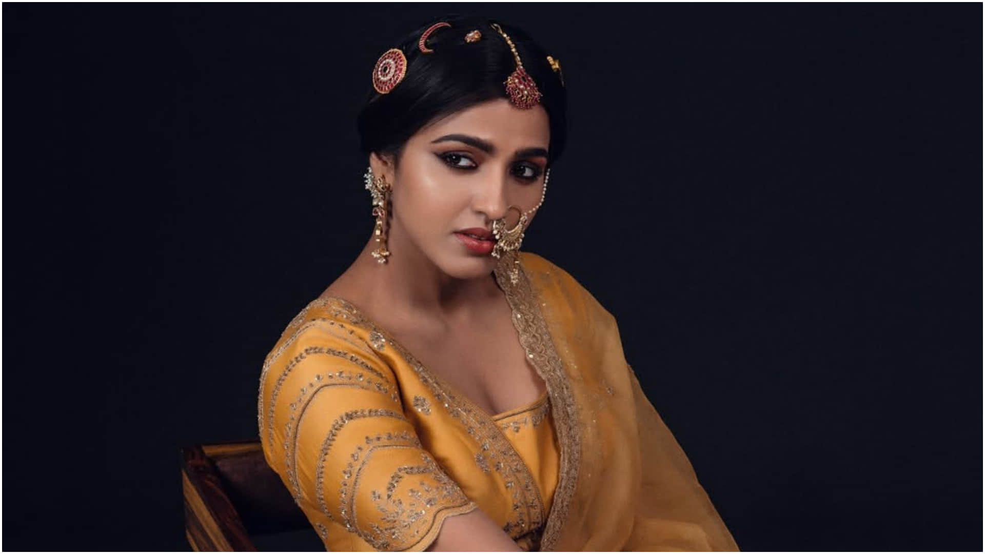 who is sai Dhanshika all set to get married with tamil actor vishal know their age difference